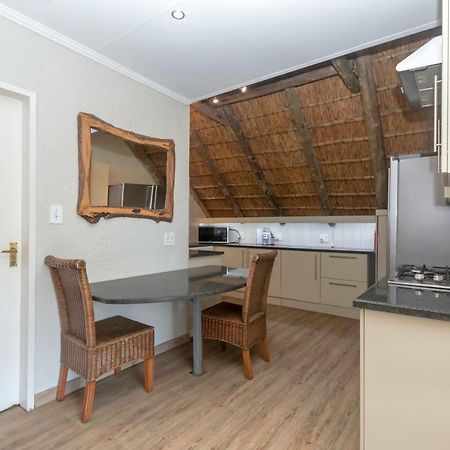 50 On Shepherd Boutique Guest House Sandton Esterno foto