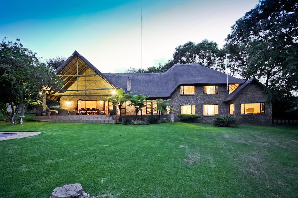 50 On Shepherd Boutique Guest House Sandton Esterno foto