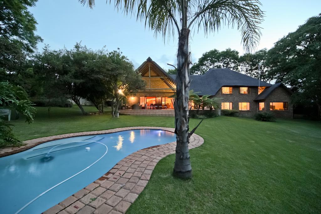 50 On Shepherd Boutique Guest House Sandton Esterno foto