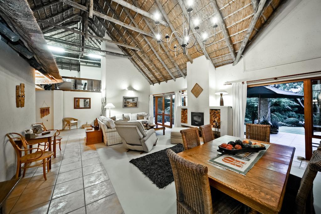 50 On Shepherd Boutique Guest House Sandton Esterno foto